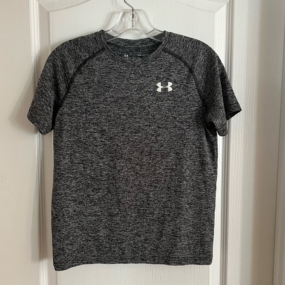 Under Armour Loose Fit  - Youth Large